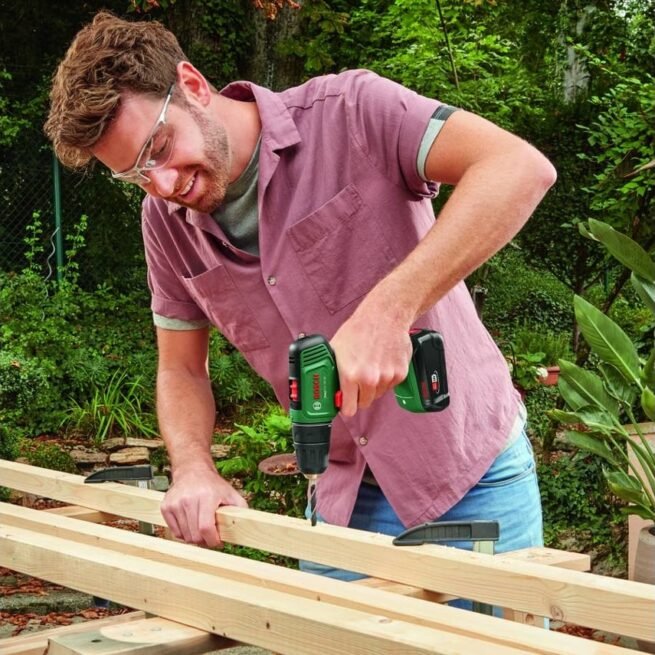 Berbequim BOSCH Easydrill 18V-40 (2X 2,0Ah) + Al18V-20